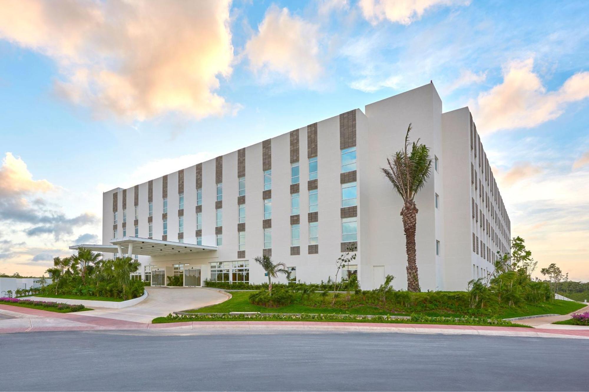 City Express Plus By Marriott Cancun Aeropuerto Riviera Экстерьер фото